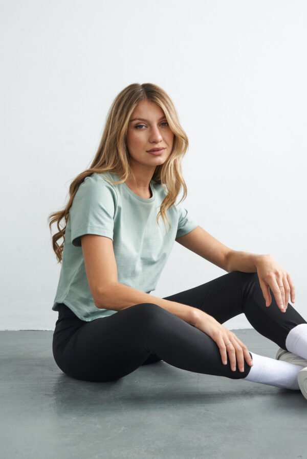 REMERA MC CURVA CROPPED